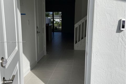 Villa ou maison à vendre à Miami Gardens, Floride: 4 chambres, 164.72 m2 № 1241080 - photo 2