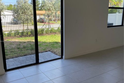 Villa ou maison à vendre à Miami Gardens, Floride: 4 chambres, 164.72 m2 № 1241080 - photo 5