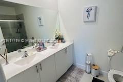 Casa en venta en Miami Gardens, Florida, 4 dormitorios, 164.72 m2 № 1241080 - foto 13