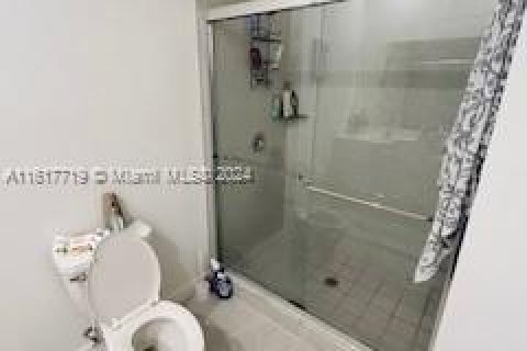 Casa en venta en Miami Gardens, Florida, 4 dormitorios, 164.72 m2 № 1241080 - foto 14