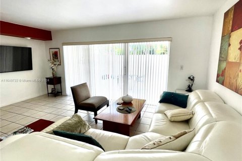 Adosado en venta en Aventura, Florida, 3 dormitorios, 160.07 m2 № 1332456 - foto 16