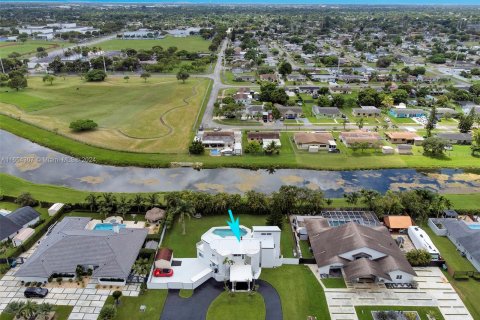 Villa ou maison à vendre à Miami, Floride: 4 chambres, 297.75 m2 № 1348611 - photo 4