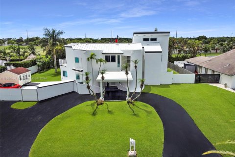 Villa ou maison à vendre à Miami, Floride: 4 chambres, 297.75 m2 № 1348611 - photo 2