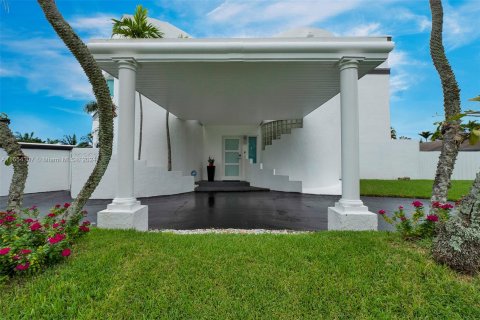 Villa ou maison à vendre à Miami, Floride: 4 chambres, 297.75 m2 № 1348611 - photo 6