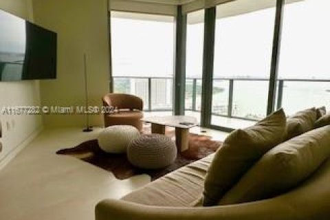 Condo in Miami, Florida, 3 bedrooms  № 1402921 - photo 5