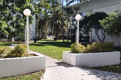 Condo in Miami, Florida, 2 bedrooms  № 1397031 - photo 4