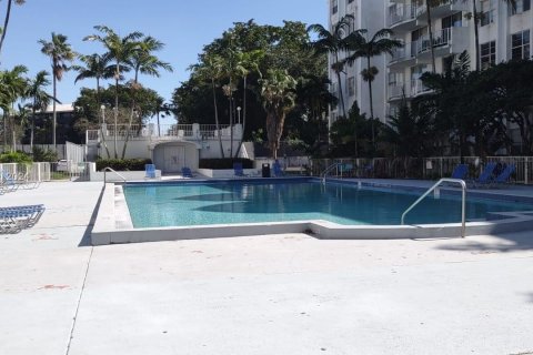 Condo in Miami, Florida, 2 bedrooms  № 1397031 - photo 6