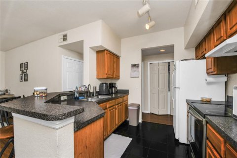 Condo in Orlando, Florida, 3 bedrooms  № 1386694 - photo 6