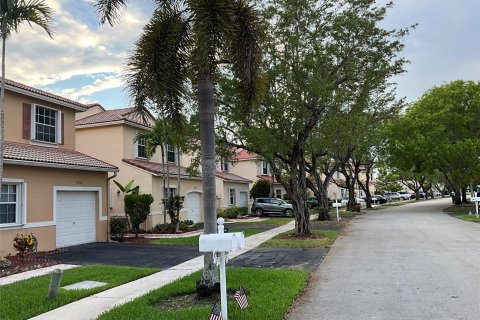 Adosado en venta en Pembroke Pines, Florida, 3 dormitorios, 138.98 m2 № 1207321 - foto 25