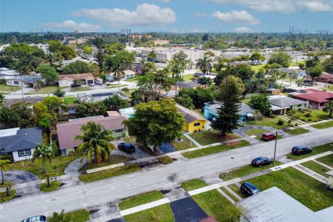 House in Fort Lauderdale, Florida 3 bedrooms, 140.56 sq.m. № 1055082 - photo 26