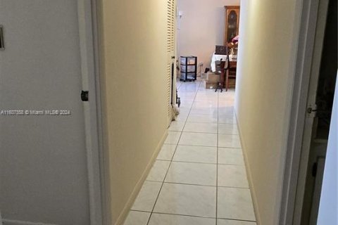 Condo in North Lauderdale, Florida, 2 bedrooms  № 1228395 - photo 8