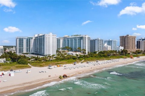 Condominio en venta en Miami Beach, Florida, 61.32 m2 № 1047179 - foto 1