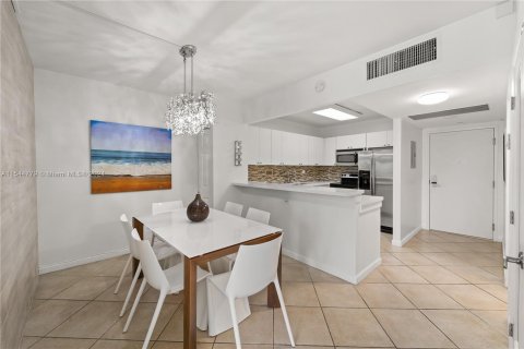 Condominio en venta en Miami Beach, Florida, 61.32 m2 № 1047179 - foto 18