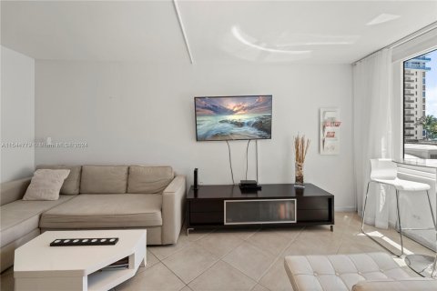 Condominio en venta en Miami Beach, Florida, 61.32 m2 № 1047179 - foto 13