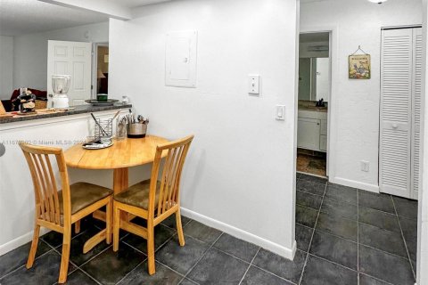 Condo in Sunrise, Florida, 1 bedroom  № 1397056 - photo 7