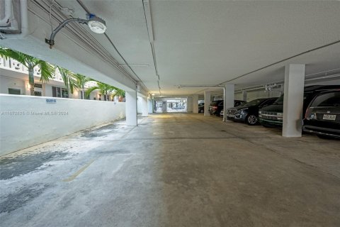 Condo in Miami Beach, Florida, 1 bedroom  № 1397008 - photo 6