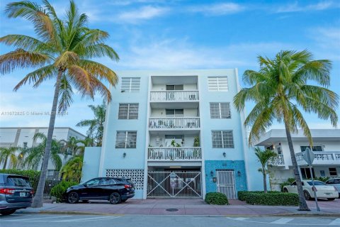 Condo in Miami Beach, Florida, 1 bedroom  № 1397008 - photo 3