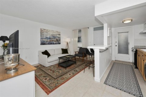 Condo in Miami Beach, Florida, 1 bedroom  № 1397008 - photo 14