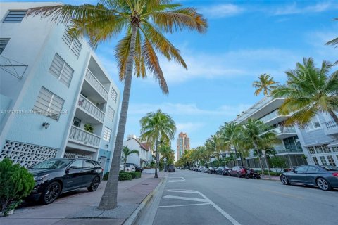 Condo in Miami Beach, Florida, 1 bedroom  № 1397008 - photo 1