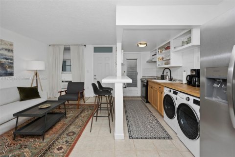 Condo in Miami Beach, Florida, 1 bedroom  № 1397008 - photo 15