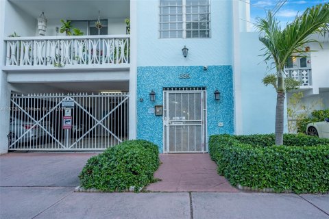 Condo in Miami Beach, Florida, 1 bedroom  № 1397008 - photo 5