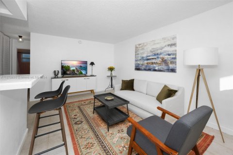 Condo in Miami Beach, Florida, 1 bedroom  № 1397008 - photo 10