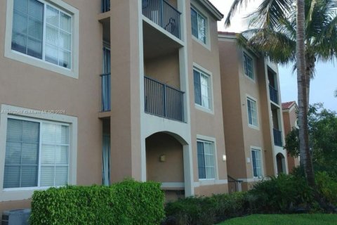 Condo in Tamarac, Florida, 2 bedrooms  № 1397058 - photo 2