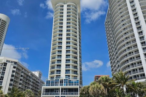 Condo in Sunny Isles Beach, Florida, 2 bedrooms  № 1056797 - photo 11