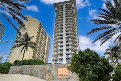 Condo in Sunny Isles Beach, Florida, 2 bedrooms  № 1056797 - photo 10