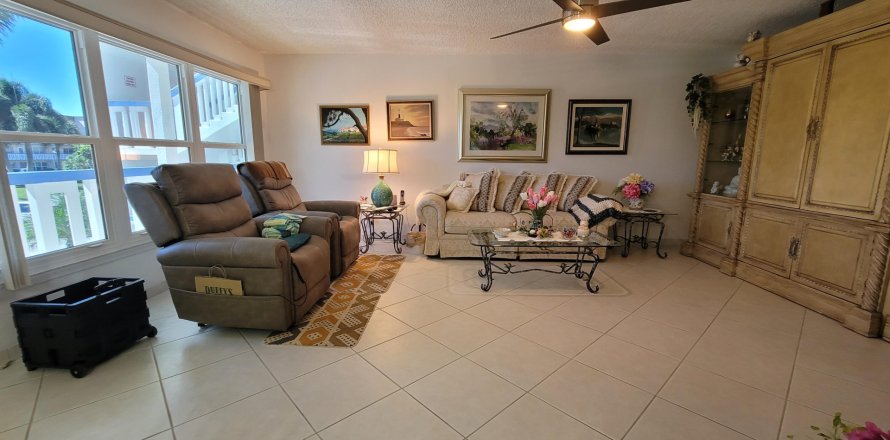 Condominio en West Palm Beach, Florida, 2 dormitorios  № 1022133