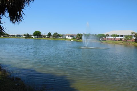 Condo in West Palm Beach, Florida, 2 bedrooms  № 1022133 - photo 2