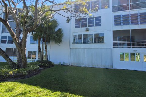 Condo in West Palm Beach, Florida, 2 bedrooms  № 1022133 - photo 24