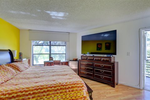 Condo in Tamarac, Florida, 1 bedroom  № 1022255 - photo 2