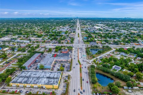 Commercial property in Miramar, Florida № 1321451 - photo 4