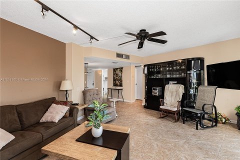 Condominio en venta en Aventura, Florida, 2 dormitorios, 92.34 m2 № 1067664 - foto 15