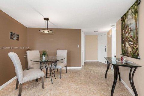 Condominio en venta en Aventura, Florida, 2 dormitorios, 92.34 m2 № 1067664 - foto 9