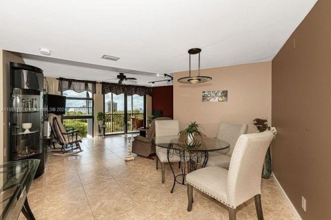 Condominio en venta en Aventura, Florida, 2 dormitorios, 92.34 m2 № 1067664 - foto 10