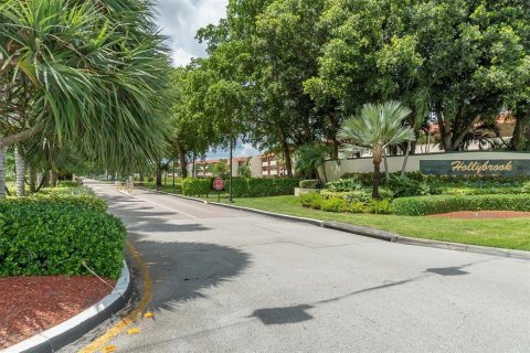 Condo in Pembroke Pines, Florida, 2 bedrooms  № 1072709 - photo 15