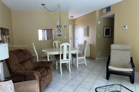 Condo in Lauderhill, Florida, 2 bedrooms  № 1206196 - photo 14