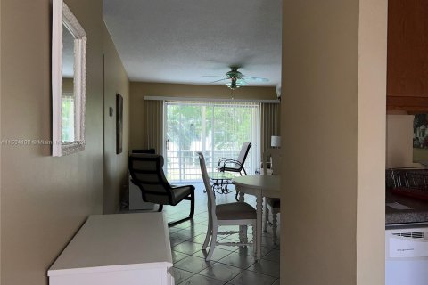 Condo in Lauderhill, Florida, 2 bedrooms  № 1206196 - photo 5