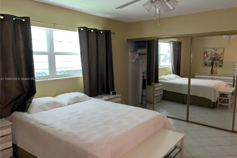 Condo in Lauderhill, Florida, 2 bedrooms  № 1206196 - photo 23