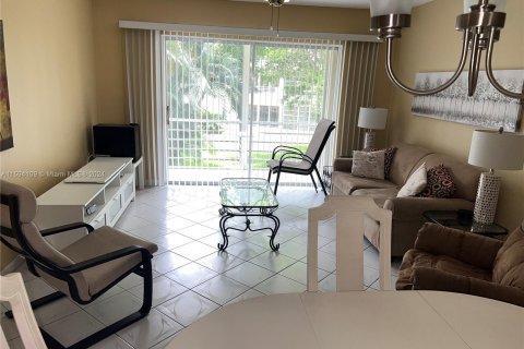 Condo in Lauderhill, Florida, 2 bedrooms  № 1206196 - photo 10