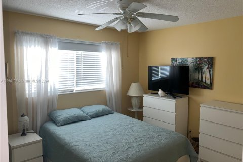 Condo in Lauderhill, Florida, 2 bedrooms  № 1206196 - photo 19