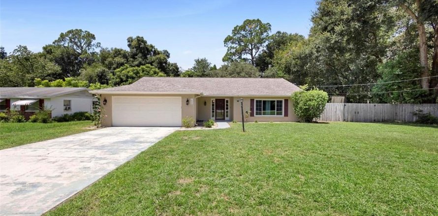 House in DeLand, Florida 3 bedrooms, 197.7 sq.m. № 1299974