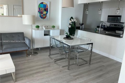 Condominio en venta en Miami, Florida, 1 dormitorio, 68.75 m2 № 1419989 - foto 2