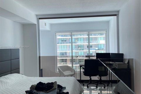 Condo in Miami, Florida, 1 bedroom  № 1064870 - photo 25