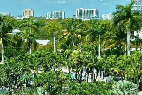 Condominio en alquiler en Miami, Florida, 2 dormitorios, 143.07 m2 № 1064867 - foto 10