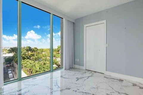 Condominio en alquiler en Miami, Florida, 2 dormitorios, 143.07 m2 № 1064867 - foto 4