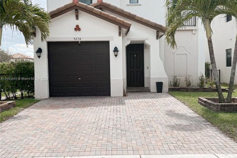 Villa ou maison à vendre à Miramar, Floride: 3 chambres, 162.76 m2 № 1077342 - photo 1