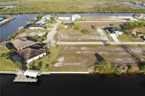 Terreno en venta en Cape Coral, Florida № 1424529 - foto 4